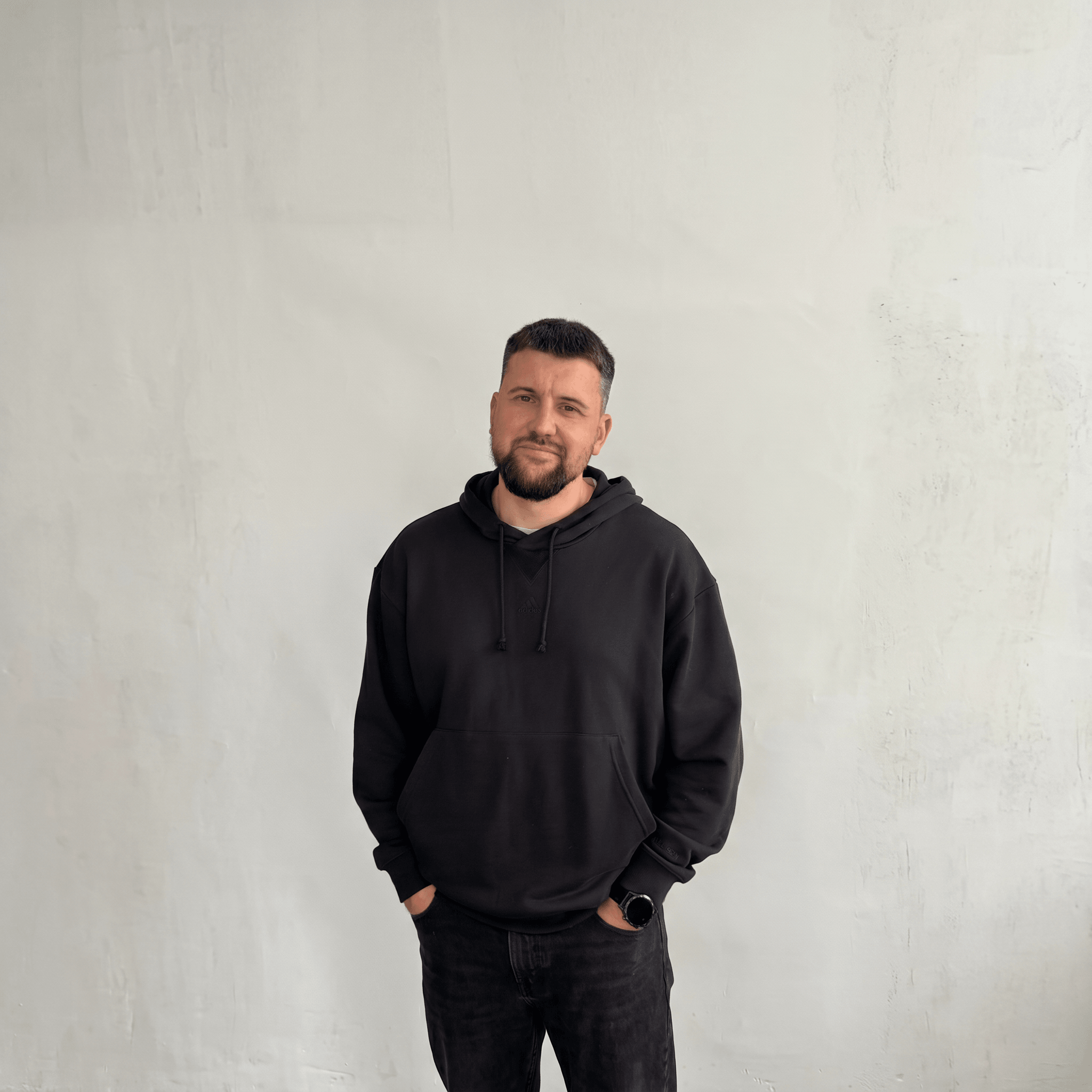 Mikhel - Artist Portrait